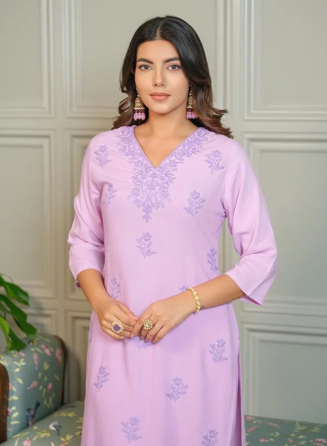 دي دبليو طقم منسق من بنطال وكورتا بقصة مستقيمة وتفاصيل مُطرّزة